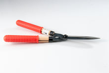 Laden Sie das Bild in den Galerie-Viewer, Wazakura Japan Premium Mini Hedge Shears - Handmade Japanese Pruning Shears