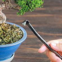 Load image into Gallery viewer, Triangular Blade Bonsai Chisel 7.24" (184 mm) - Wazakura Japan