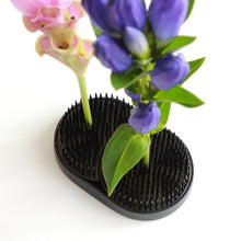 Load image into Gallery viewer, Sun and moon black kenzan with flowers