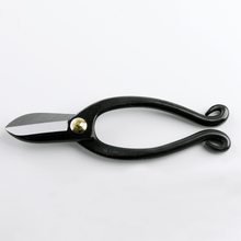Load image into Gallery viewer, horizaontal view of the ikenobo Scissors