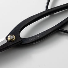 Load image into Gallery viewer, Close up on the engraving MadeIn Japan on the Ashinaga Scissors handle