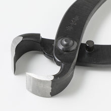 Laden Sie das Bild in den Galerie-Viewer, Hand Forged Bonsai Root Cutter 8-1/4" (210mm)
