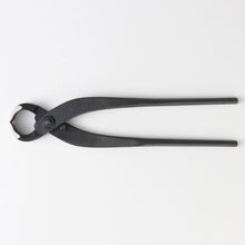 Laden Sie das Bild in den Galerie-Viewer, Hand Forged Bonsai Root Cutter 8-1/4" (210mm)
