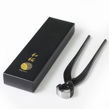 Laden Sie das Bild in den Galerie-Viewer, Hand Forged Bonsai Root Cutter 8-1/4" (210mm)
