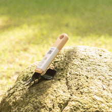 Load image into Gallery viewer, Wazakura Japan Root Weeding Fork
