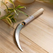 Load image into Gallery viewer, Wazakura Japan Saw Teeth Weeding Tool
