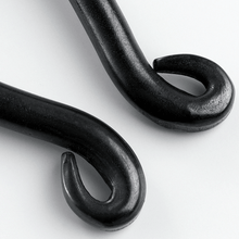 Load image into Gallery viewer, Close up on Ikenobo Scissors handles tips
