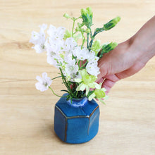 Load image into Gallery viewer, [Minoyaki Series] Small Ikebana Vase Hexagon Shaped Blue - Wazakura Japan
