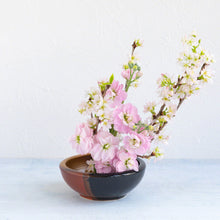 Load image into Gallery viewer, [ Minoyaki Series ] Small Ikebana Vase Round 5"(128mm) Black and Brick Red - Wazakura Japan
