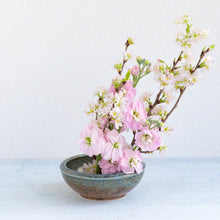 Load image into Gallery viewer, 2PCS Japanese Ikebana Essential Tool Set [ Brass Kenzan + Brown &amp; Blue Vase ] - Wazakura Japan

