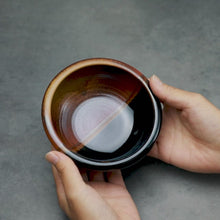 Load and play video in Gallery viewer, [ Minoyaki Series ] Small Ikebana Vase Round 5"(128mm) Black and Brick Red
