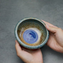 Load and play video in Gallery viewer, [ Minoyaki Series ] Small Ikebana Vase Round 5"(128mm) Brown and Blue
